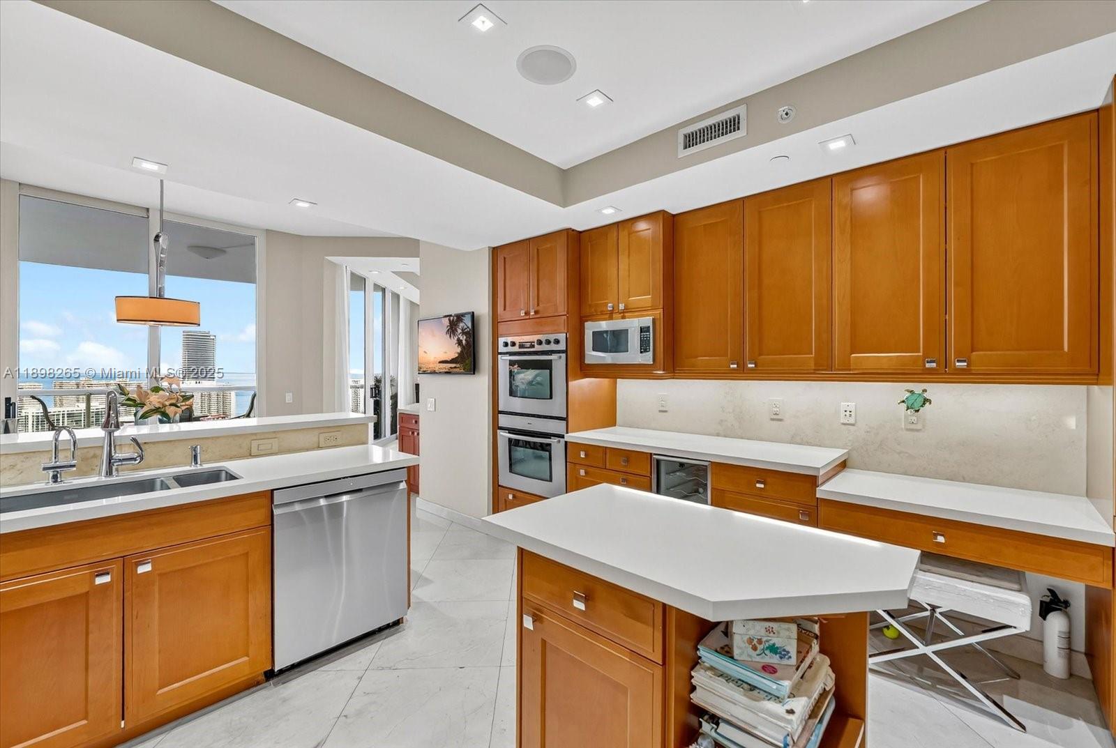 21200 Point Pl Unit: PH 1 (2804)