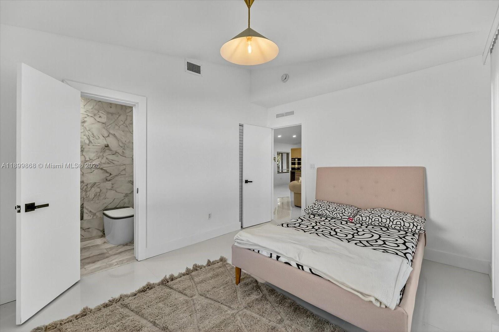 125 NE 107th St, Miami Shores