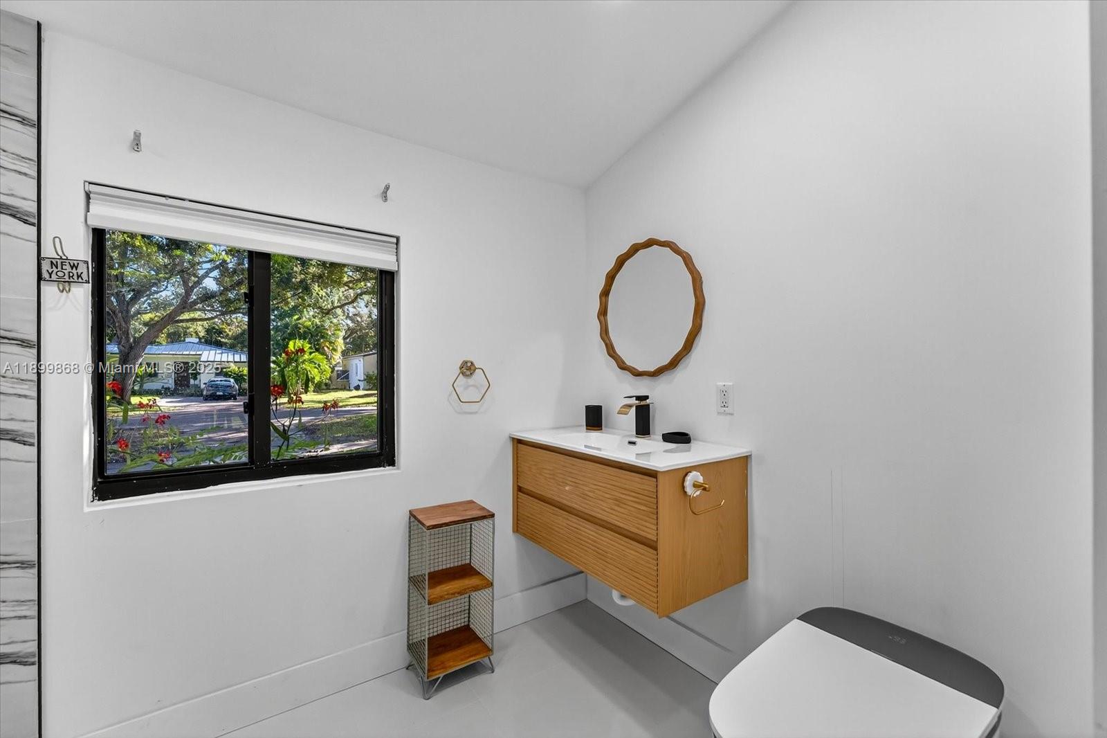 125 NE 107th St, Miami Shores