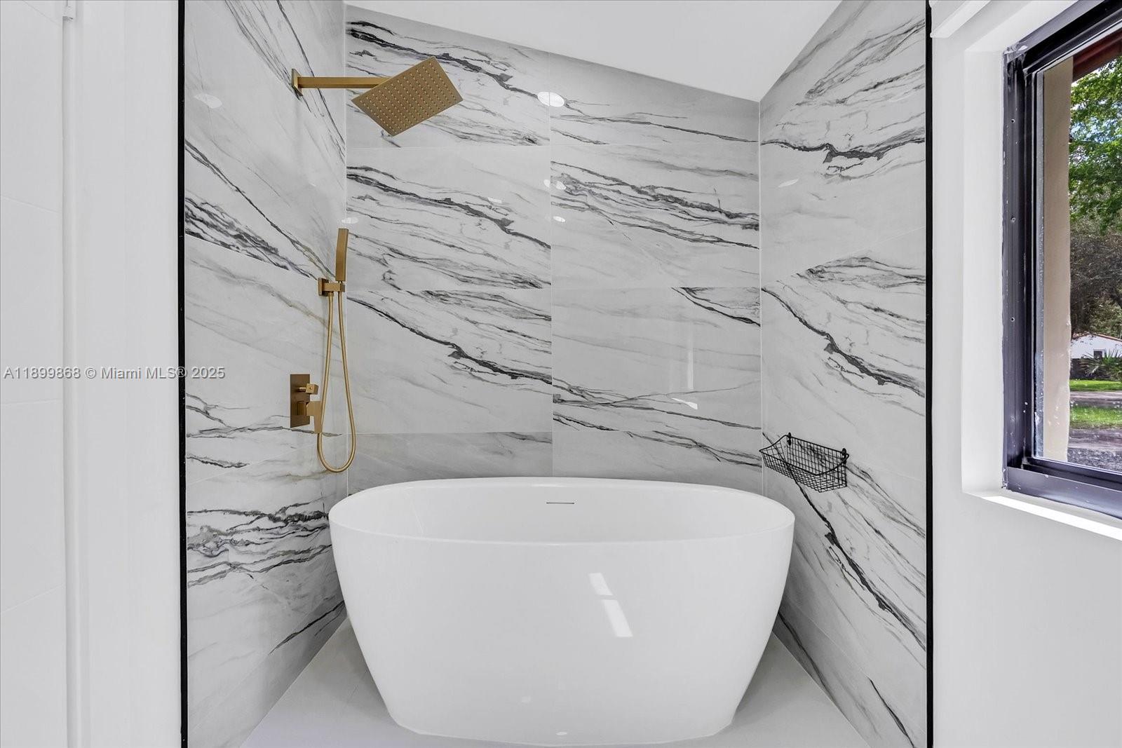 125 NE 107th St, Miami Shores