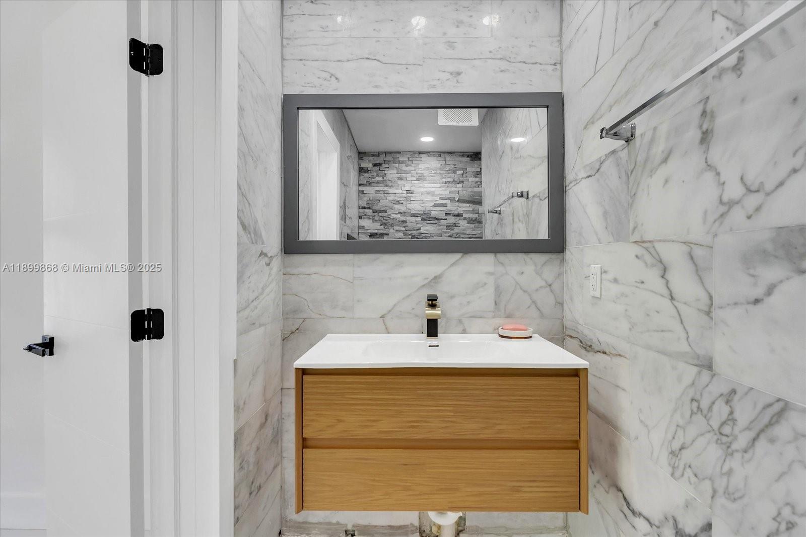 125 NE 107th St, Miami Shores