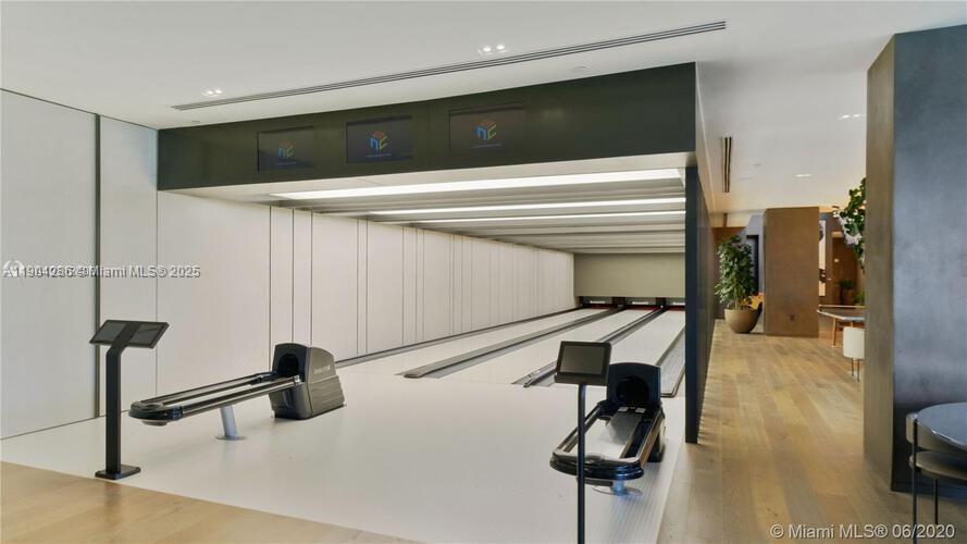 650 NE 32nd St Unit: PH5201