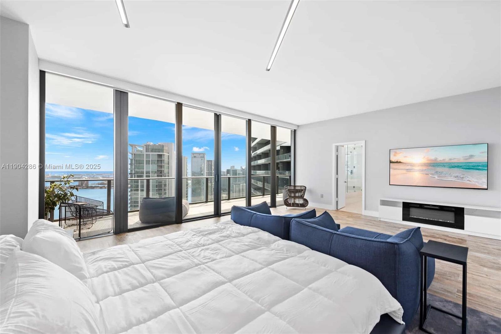 650 NE 32nd St Unit: PH5201