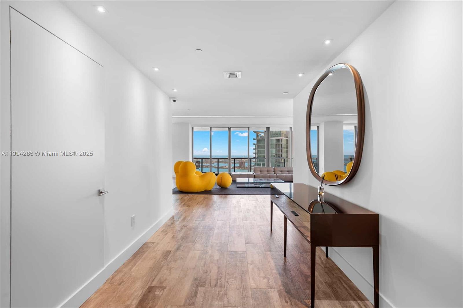 650 NE 32nd St Unit: PH5201