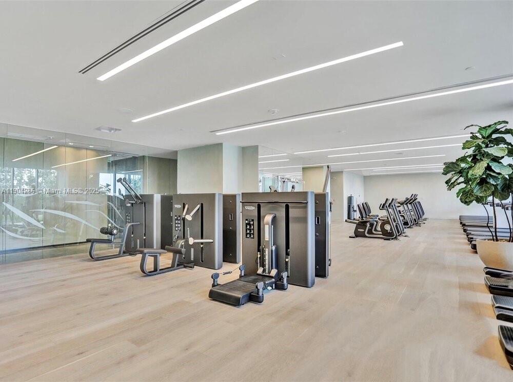 650 NE 32nd St Unit: PH5201