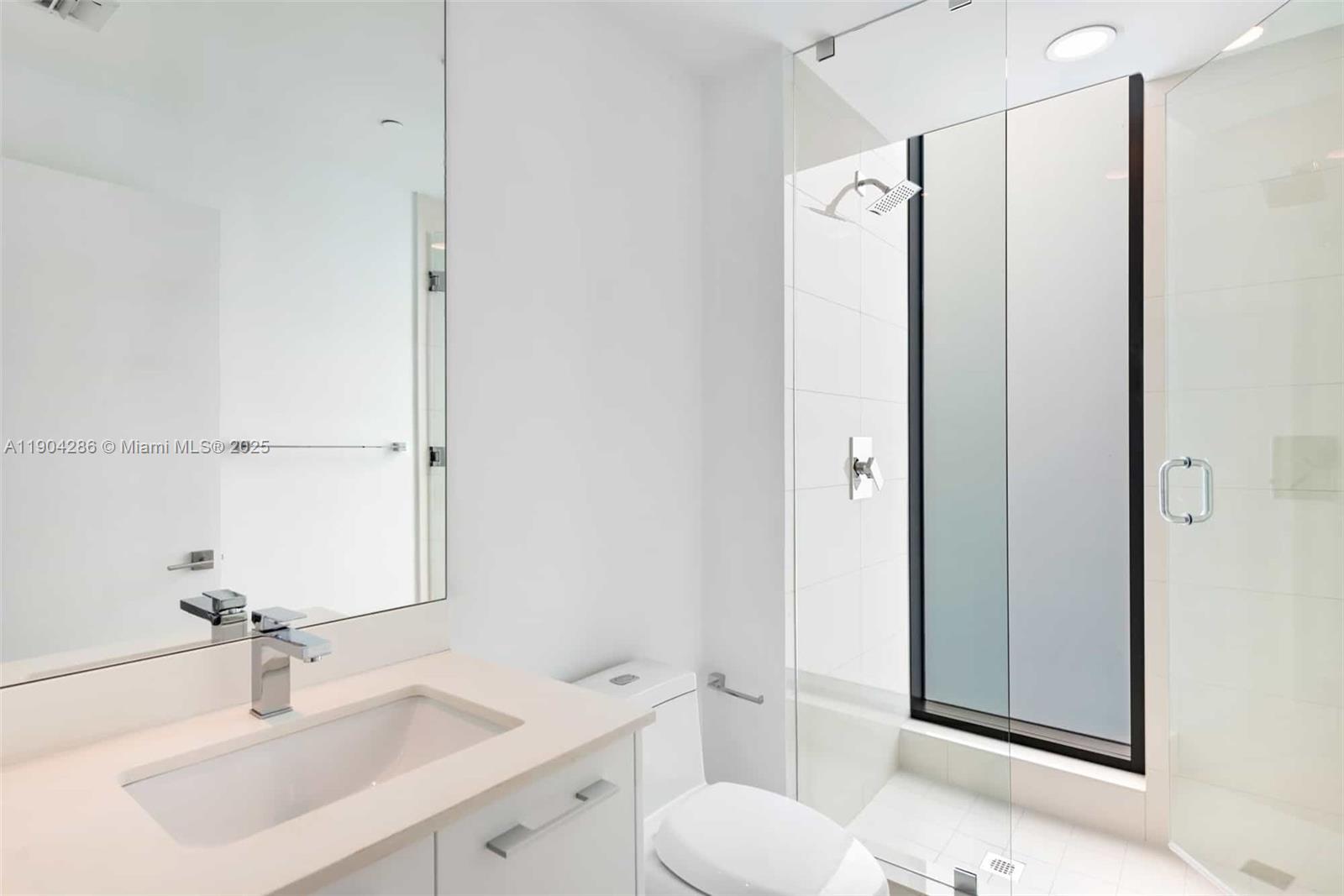 650 NE 32nd St Unit: PH5201