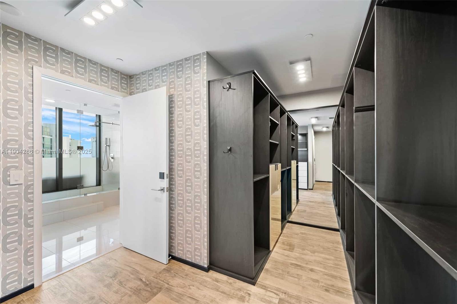 650 NE 32nd St Unit: PH5201