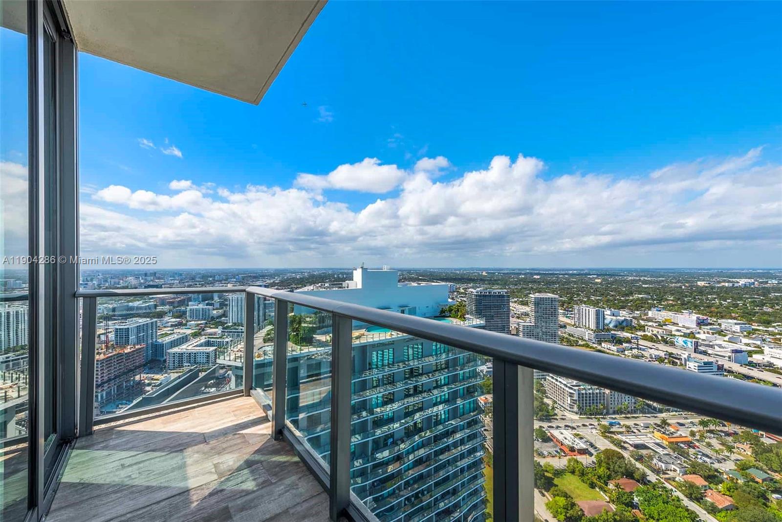 650 NE 32nd St Unit: PH5201