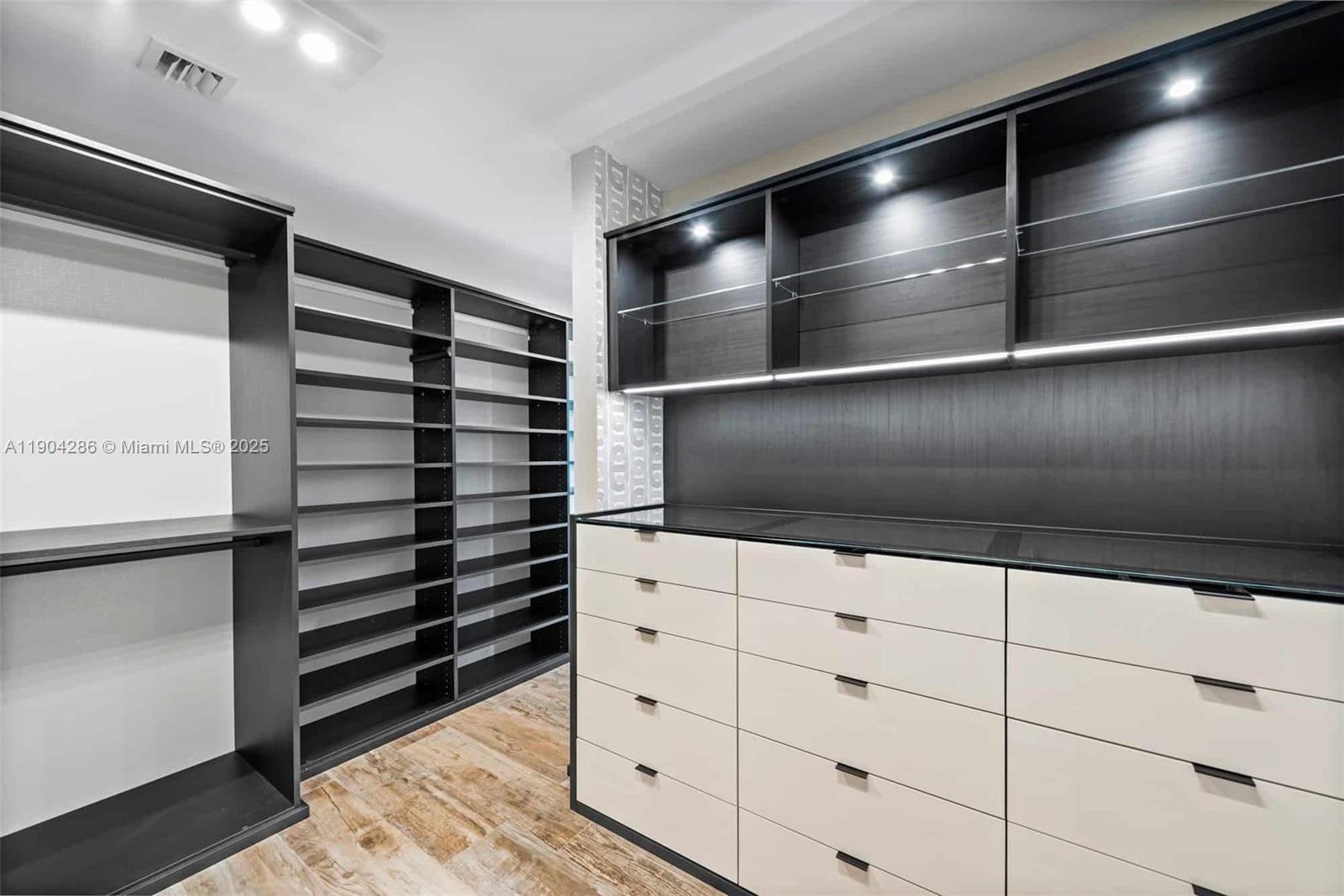 650 NE 32nd St Unit: PH5201