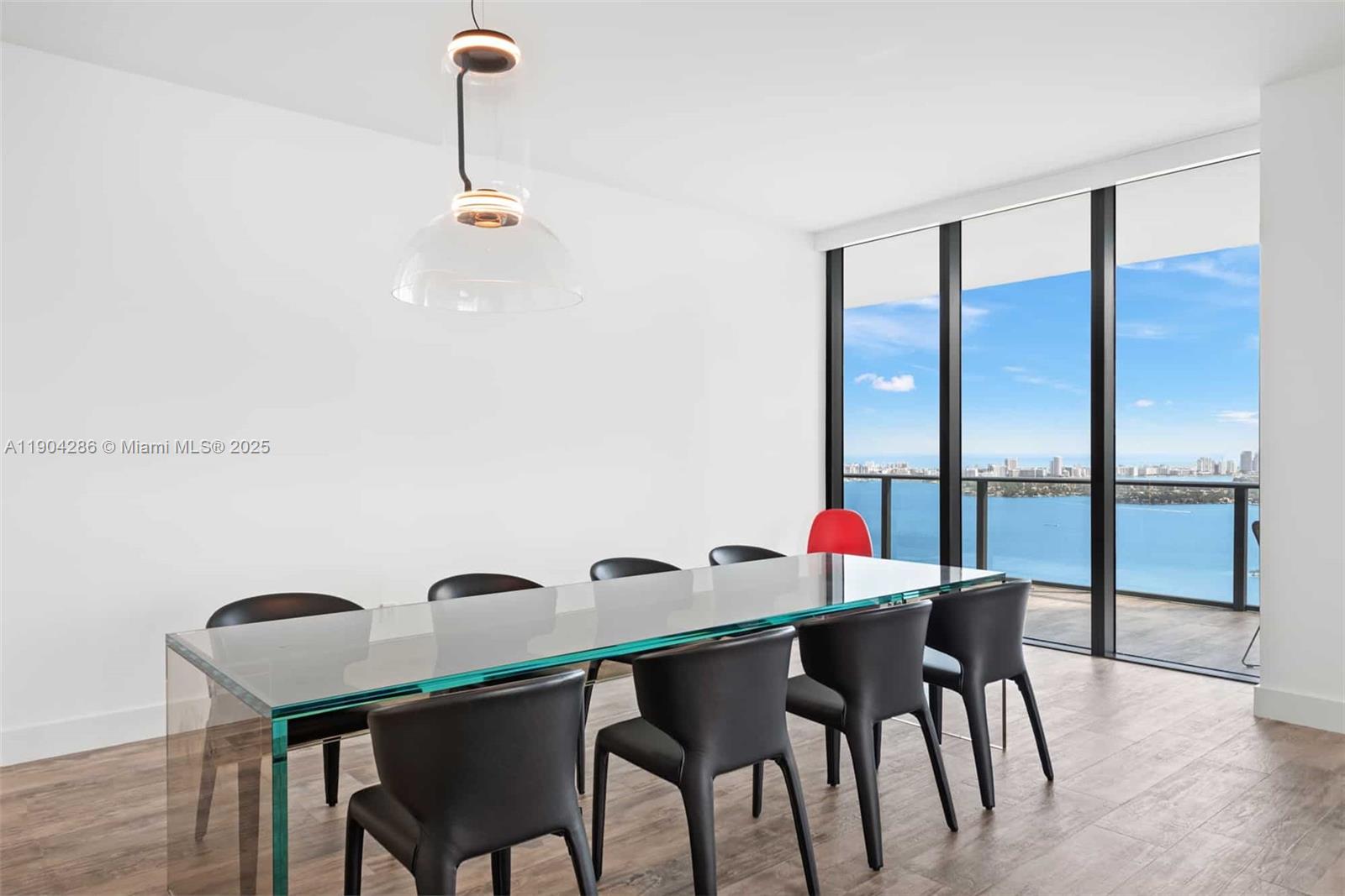 650 NE 32nd St Unit: PH5201