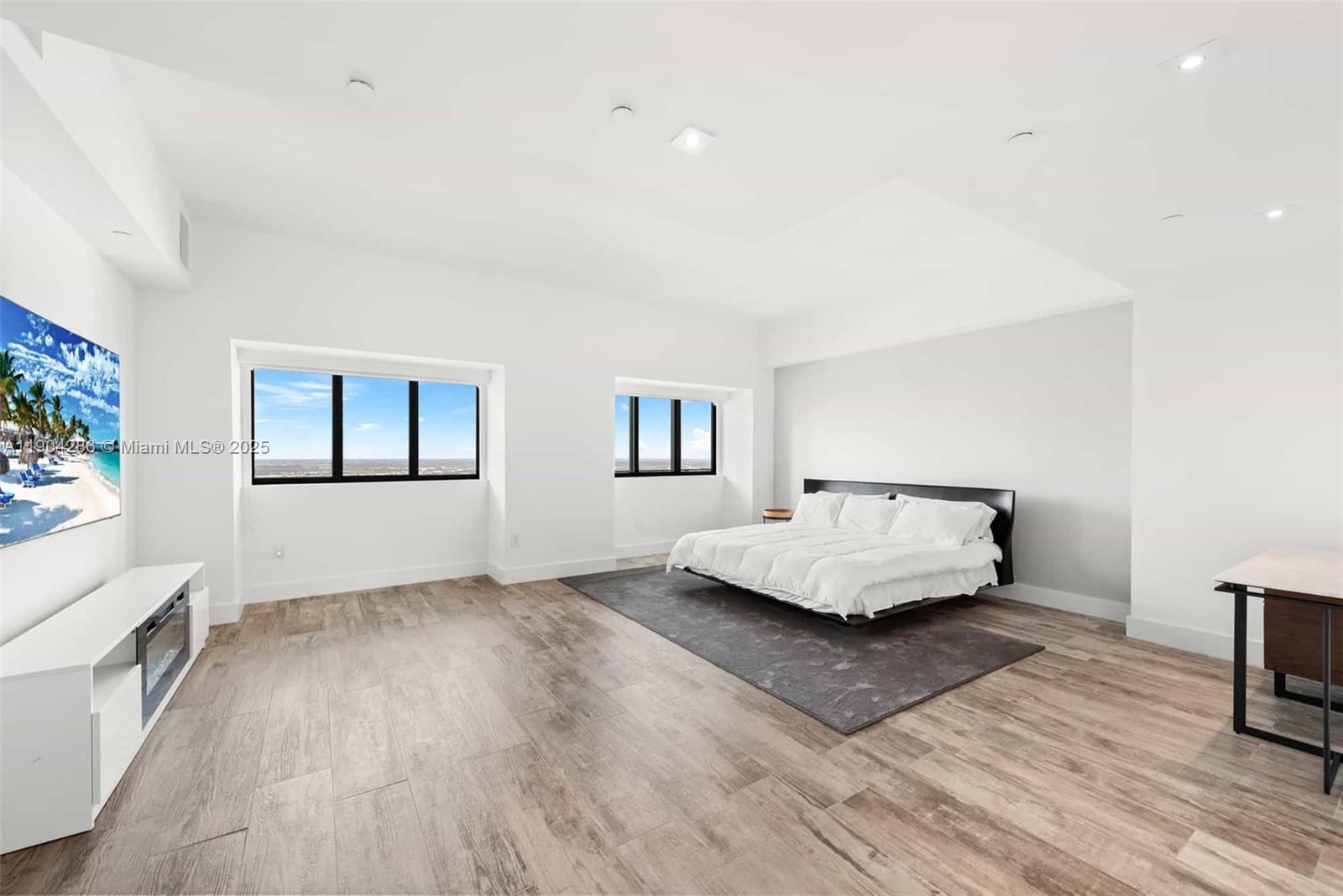 650 NE 32nd St Unit: PH5201