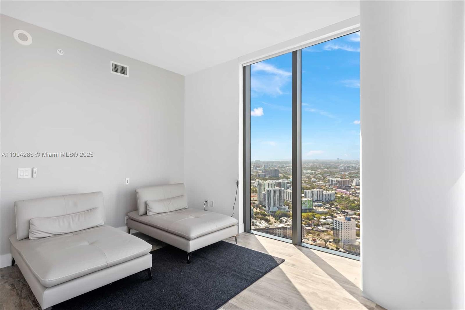 650 NE 32nd St Unit: PH5201