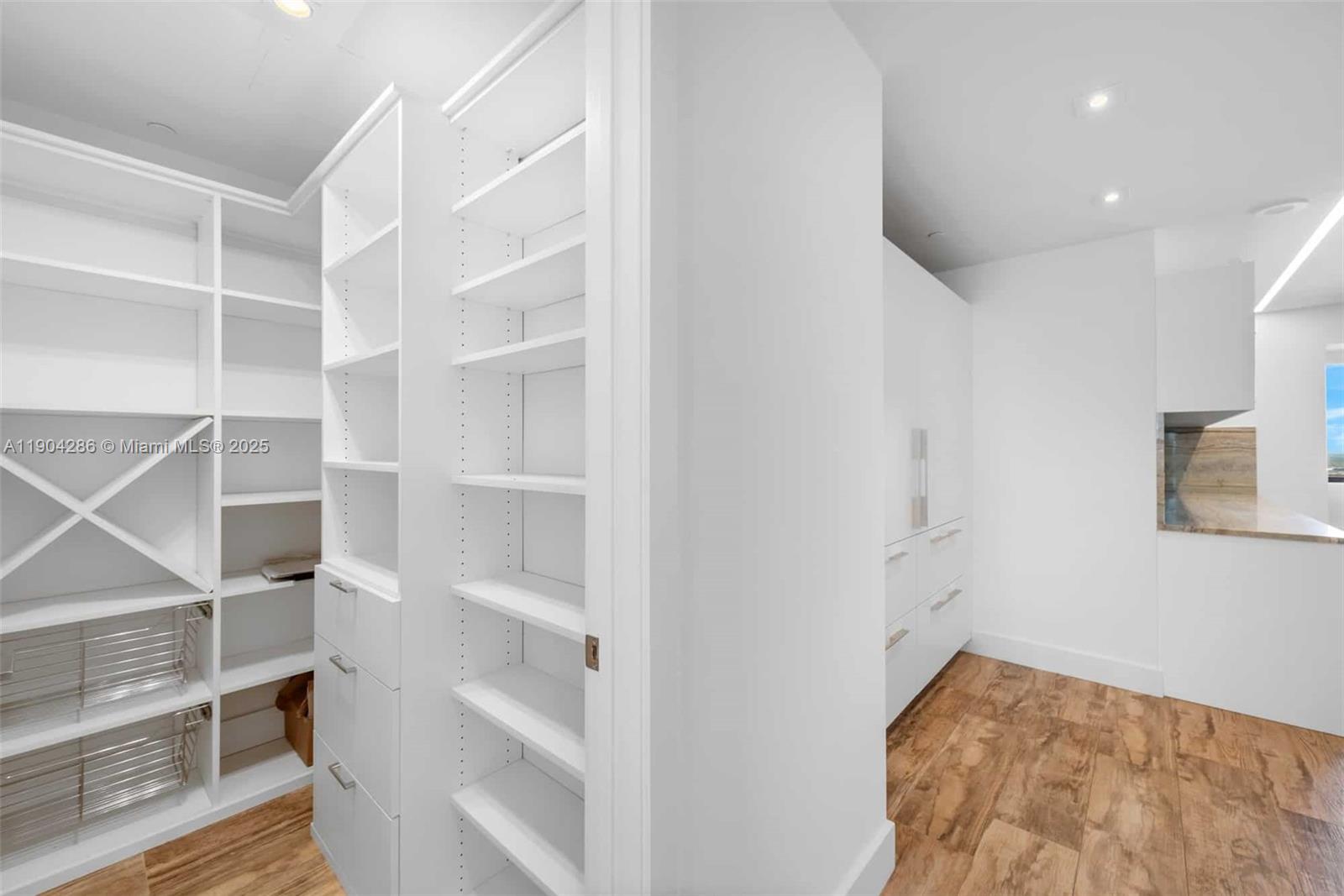 650 NE 32nd St Unit: PH5201