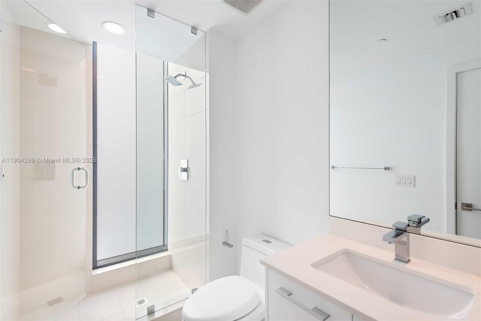 650 NE 32nd St Unit: PH5201