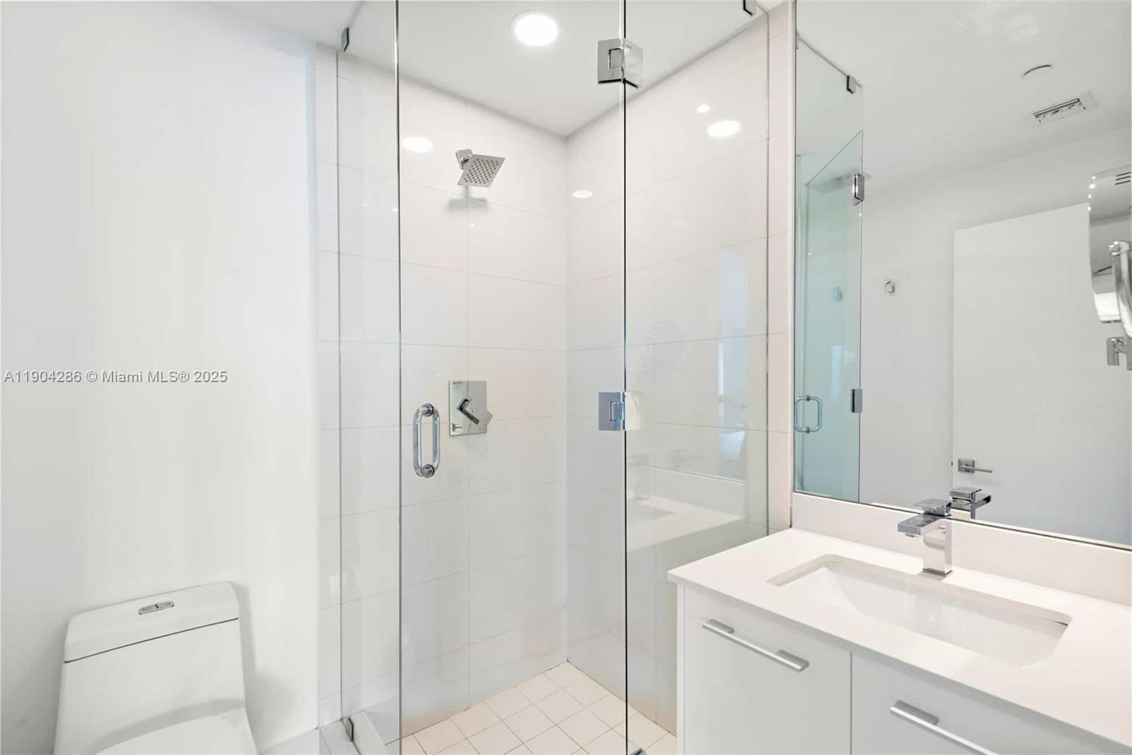 650 NE 32nd St Unit: PH5201