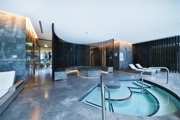 650 NE 32nd St Unit: PH5201