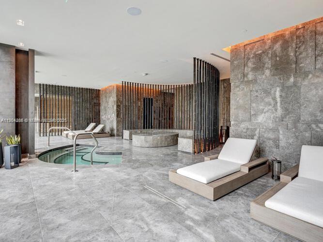 650 NE 32nd St Unit: PH5201