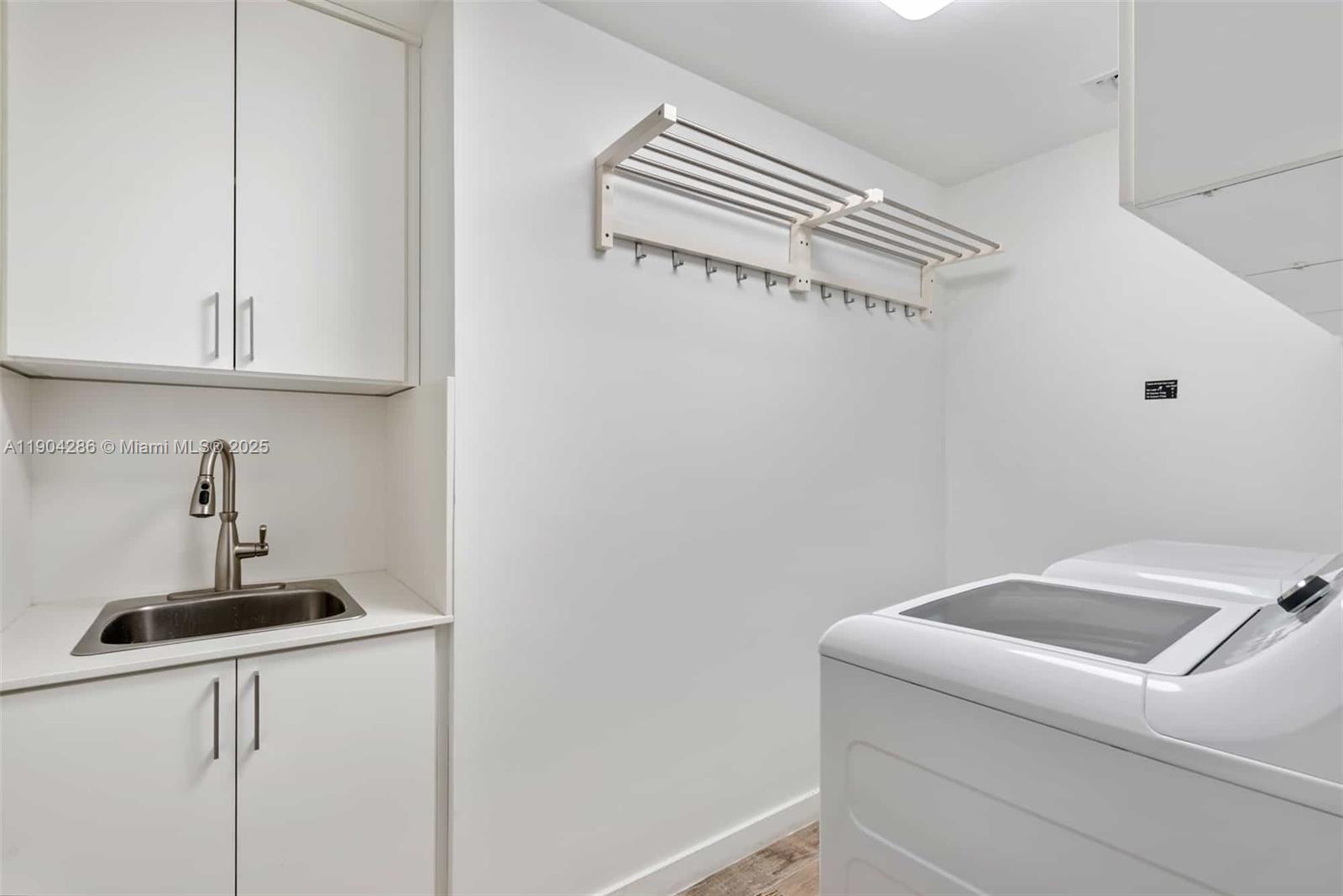 650 NE 32nd St Unit: PH5201