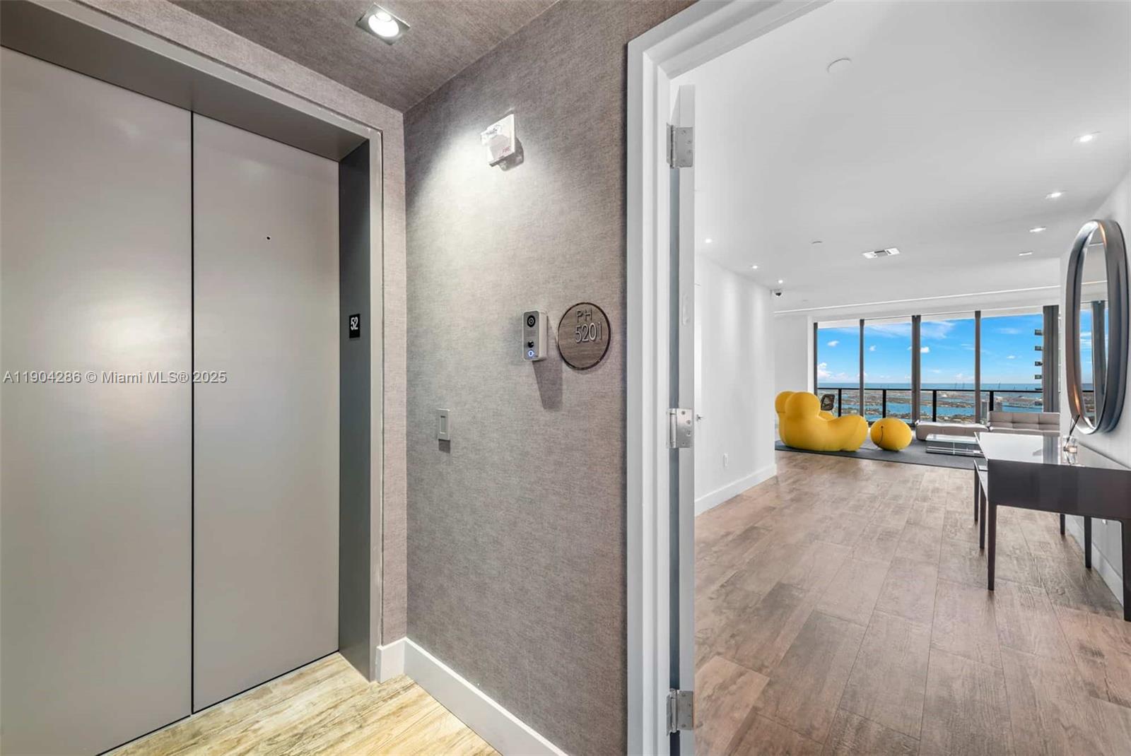 650 NE 32nd St Unit: PH5201