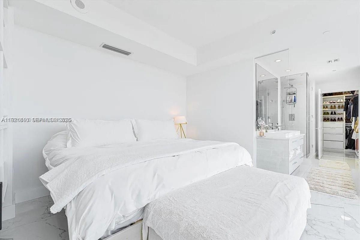 650 NE 32nd St # 3808