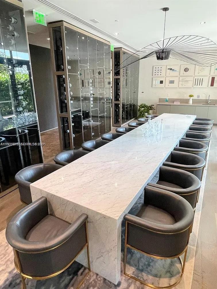 650 NE 32nd St # 3808