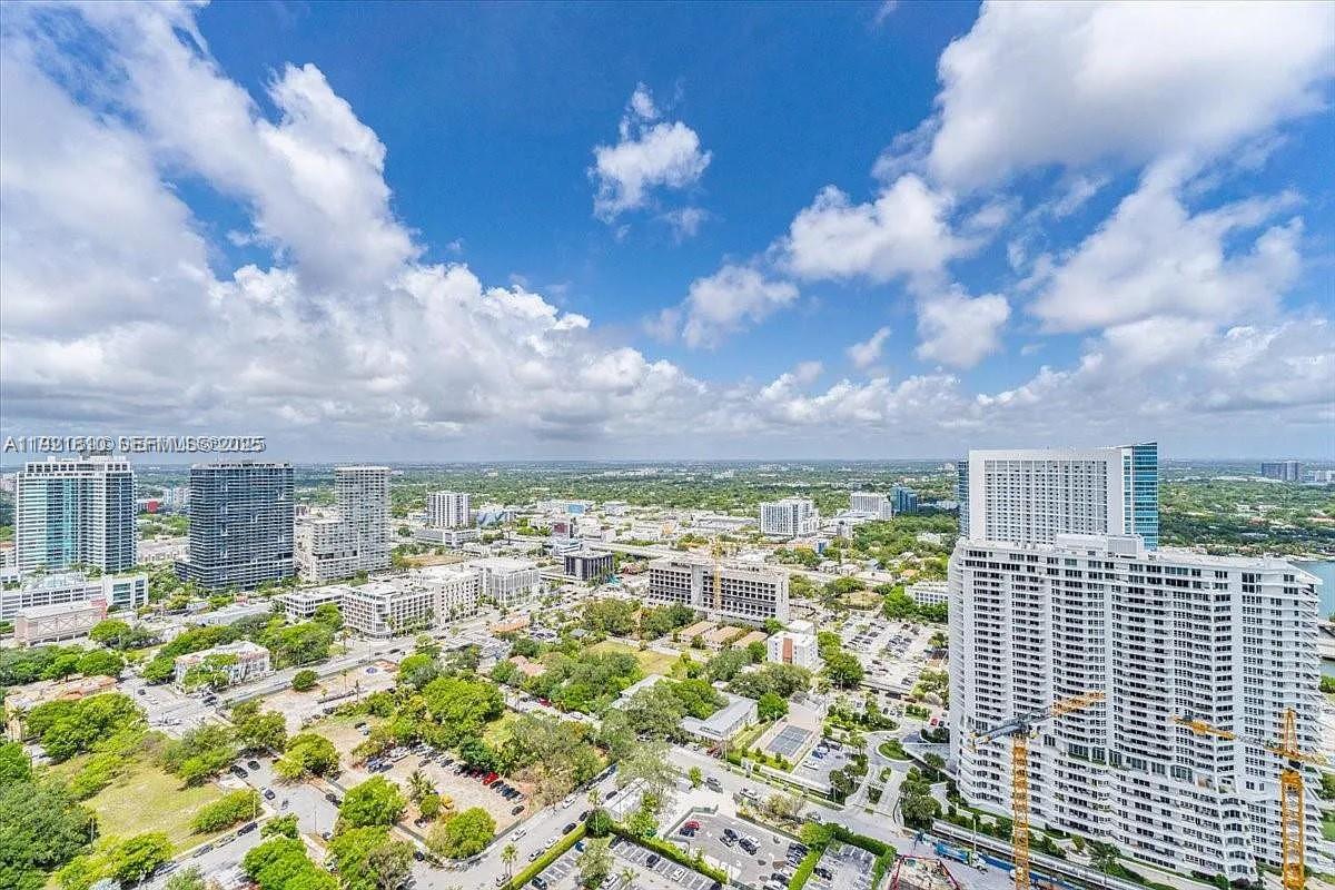 650 NE 32nd St # 3808