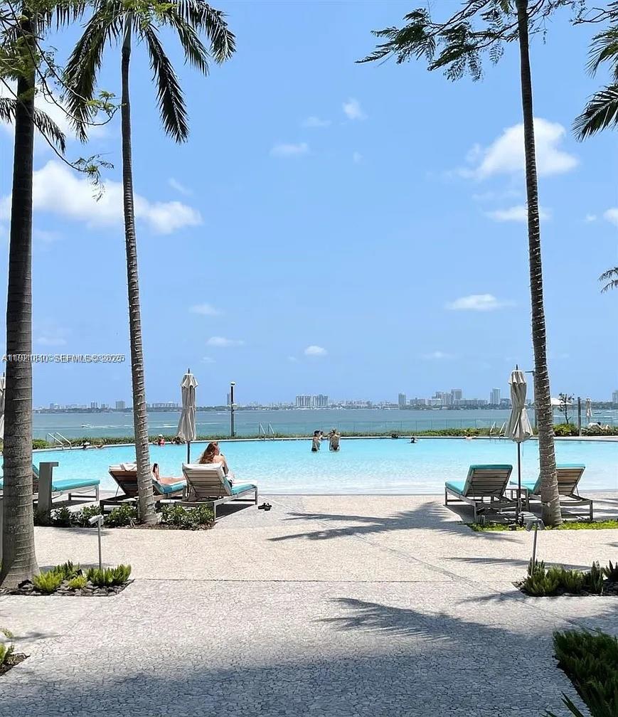 650 NE 32nd St # 3808