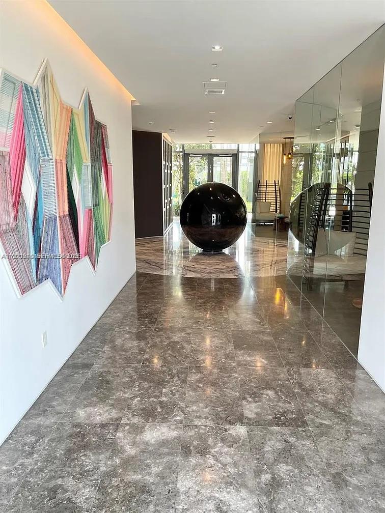 650 NE 32nd St # 3808