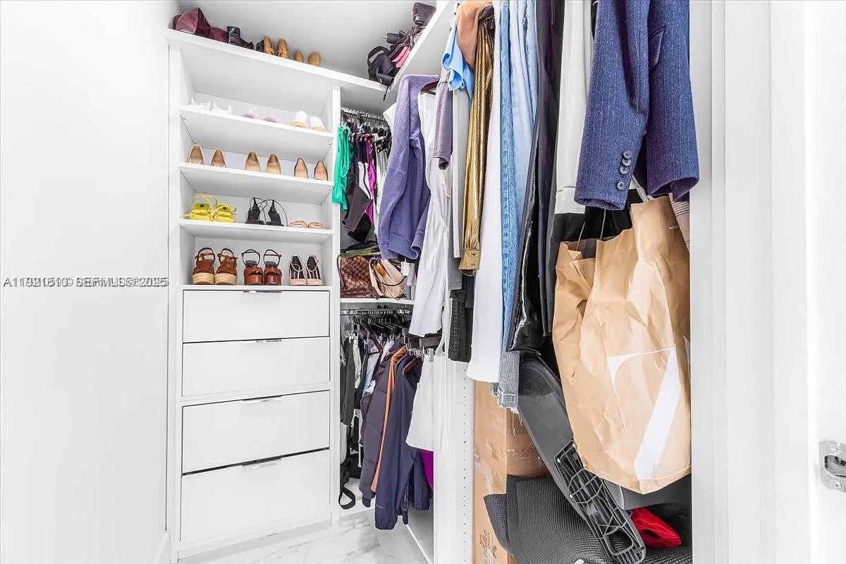 650 NE 32nd St # 3808