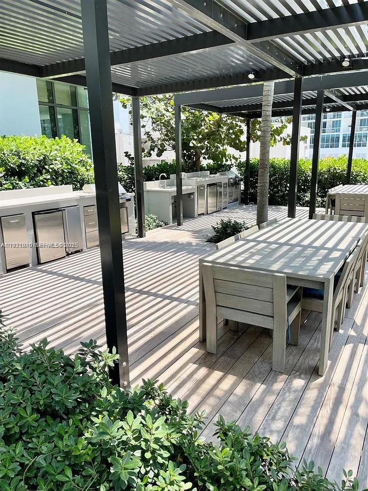 650 NE 32nd St # 3808