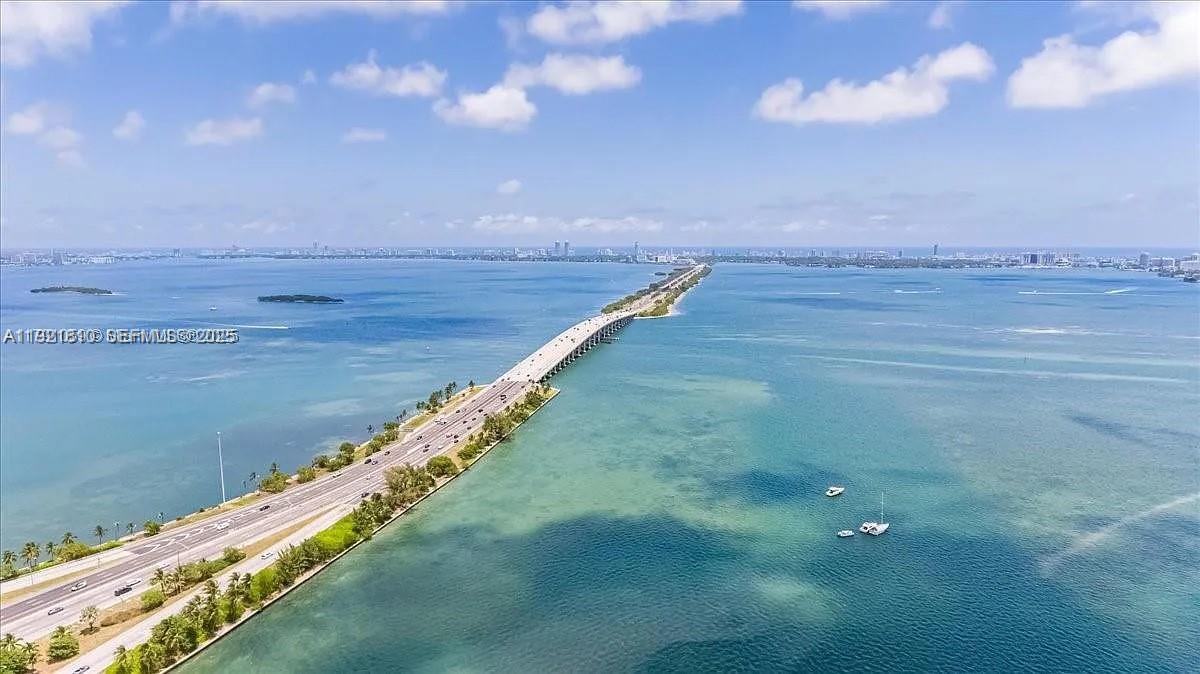 650 NE 32nd St # 3808