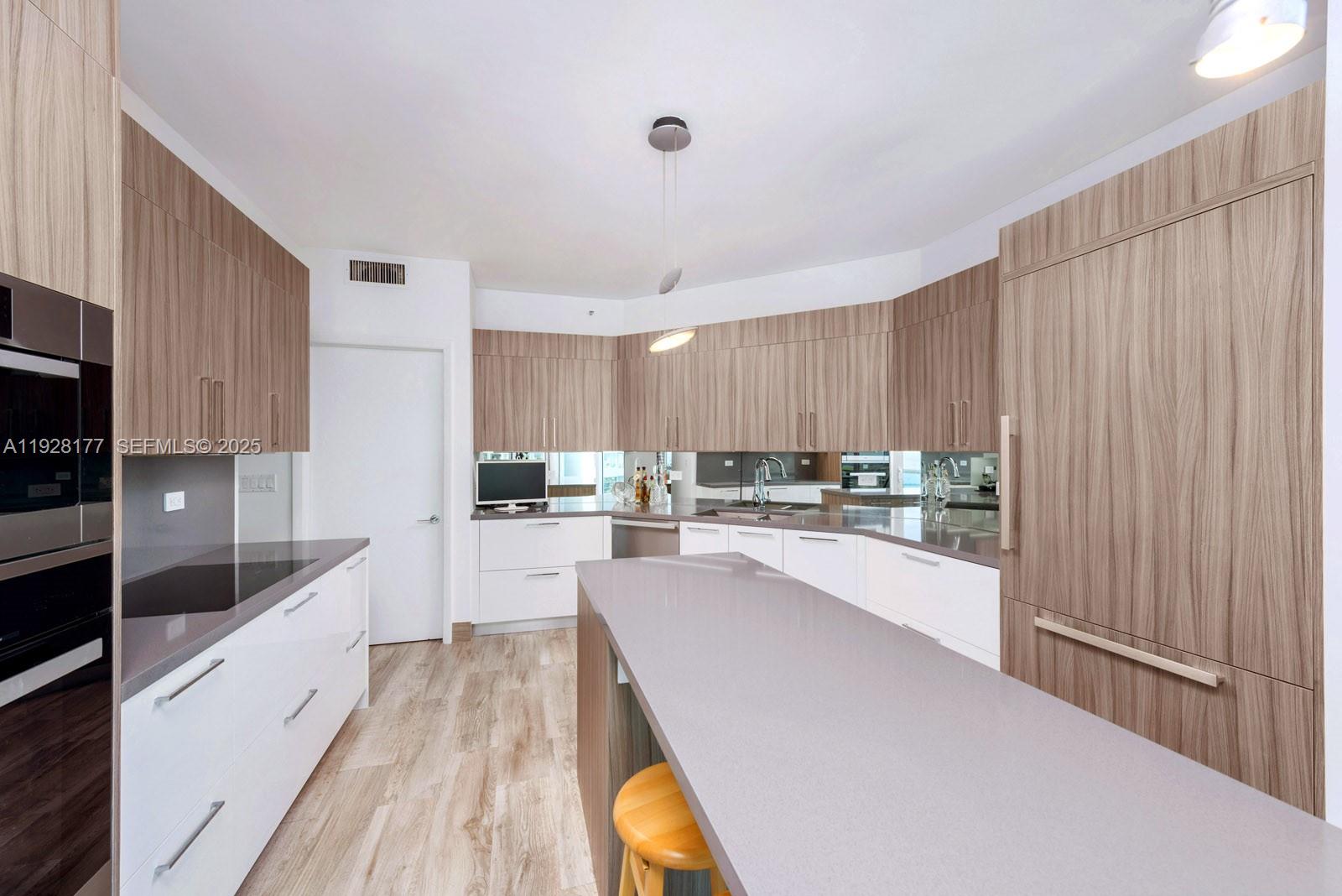 300 S Pointe Dr # 1701