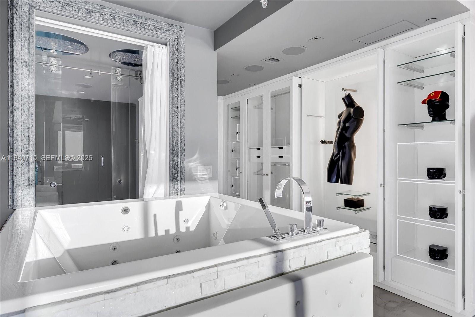 100 S Pointe Dr # 3002