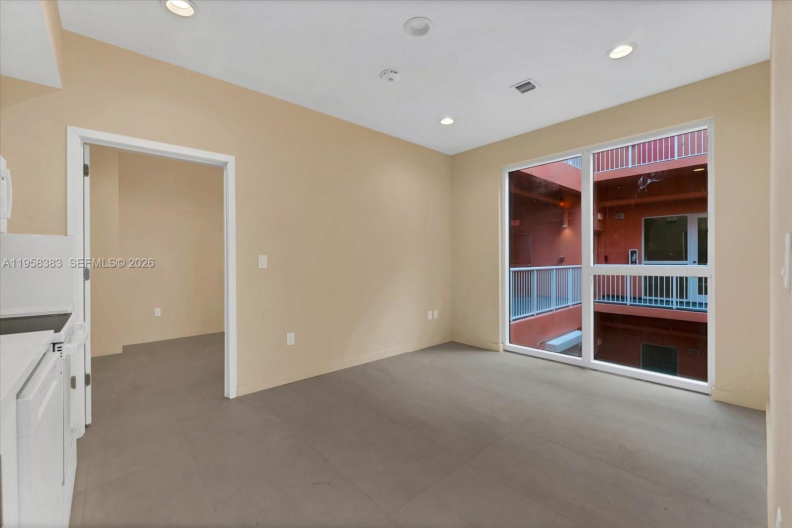 123 NW 14th St # 301