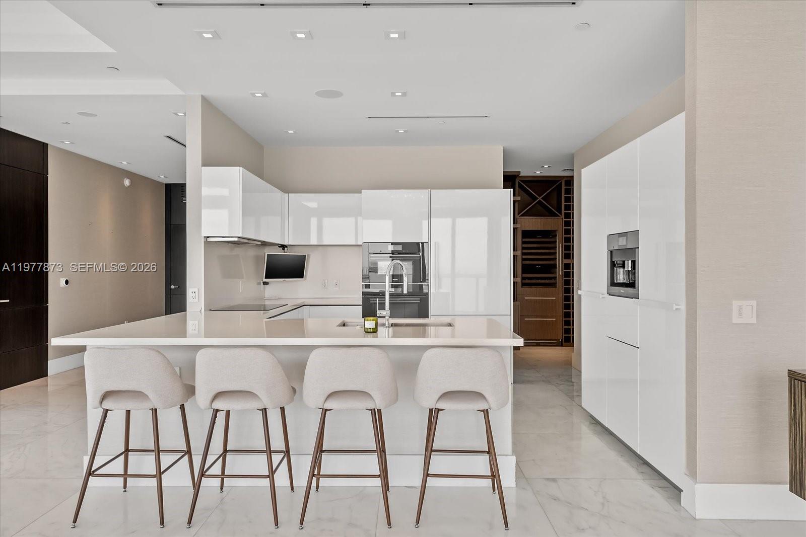 460 NE 28th St # 4104