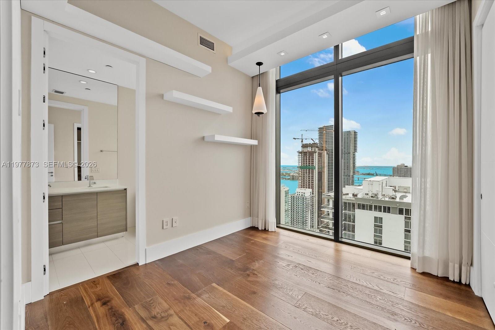 460 NE 28th St # 4104