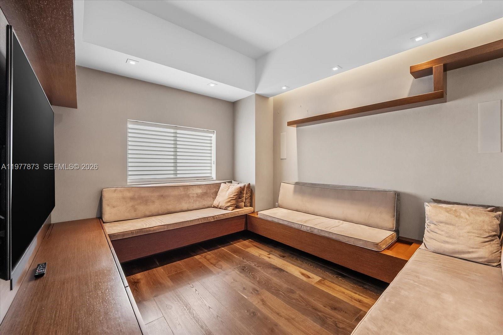 460 NE 28th St # 4104