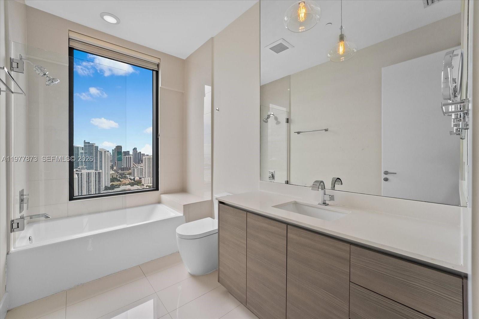 460 NE 28th St # 4104