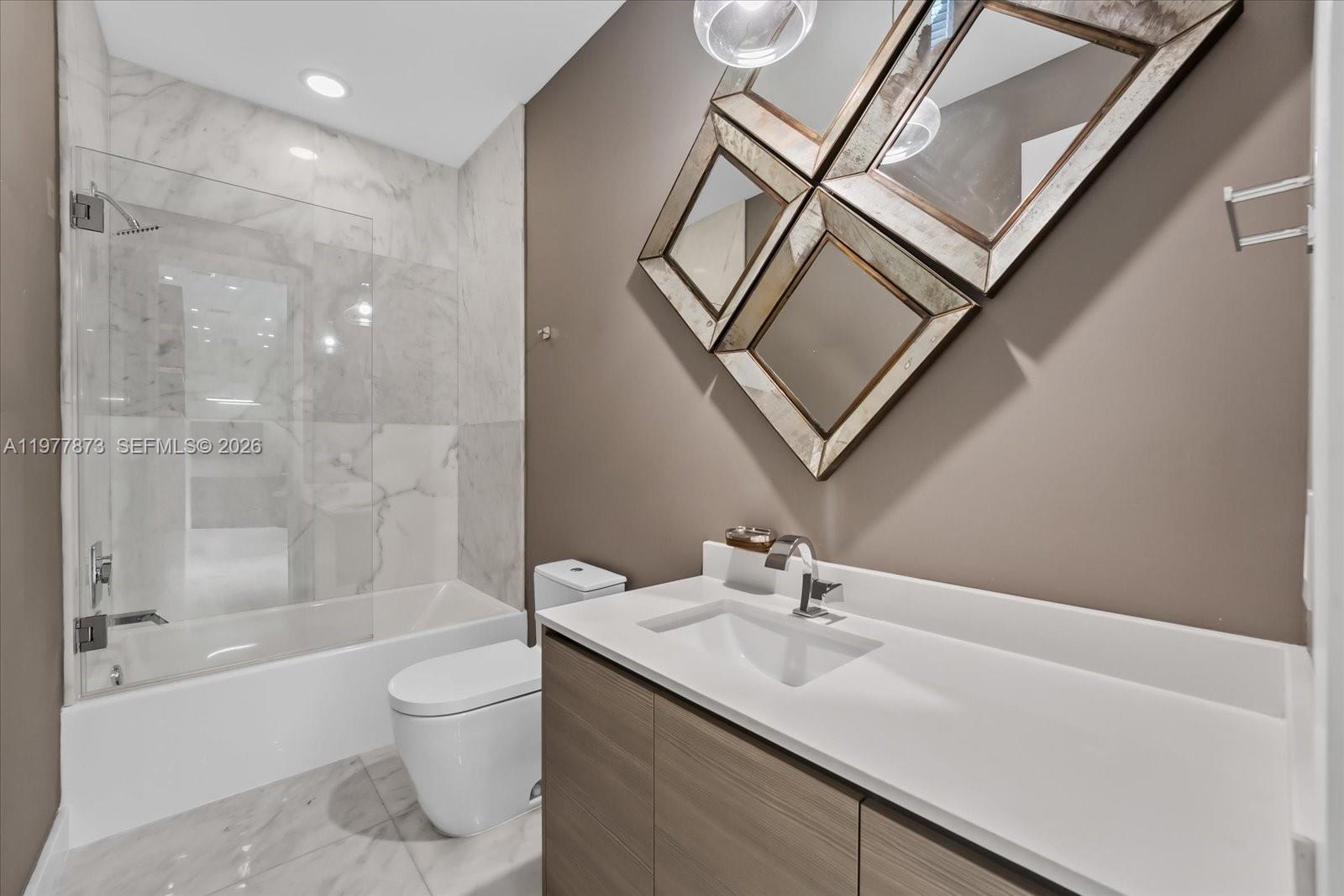 460 NE 28th St # 4104