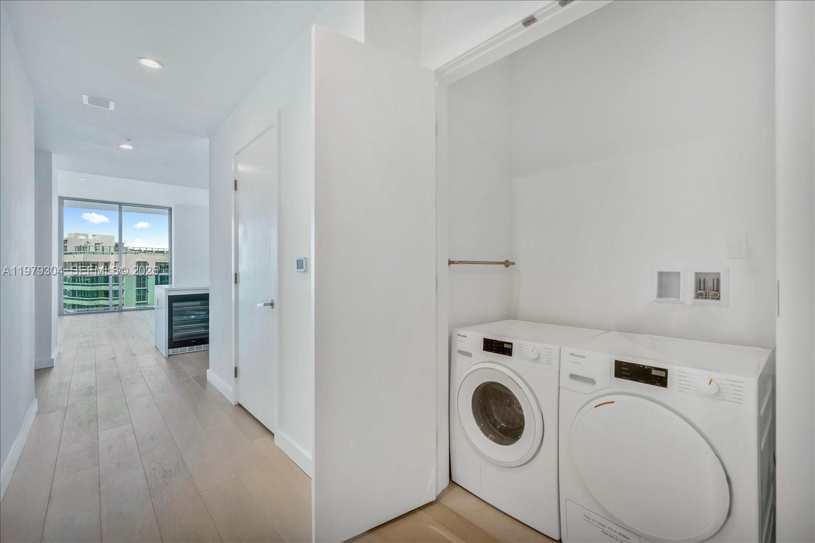 9201 E Bay Harbor Dr # 710