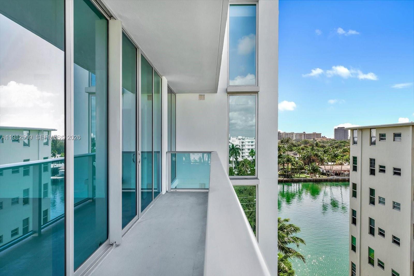 9201 E Bay Harbor Dr # 702