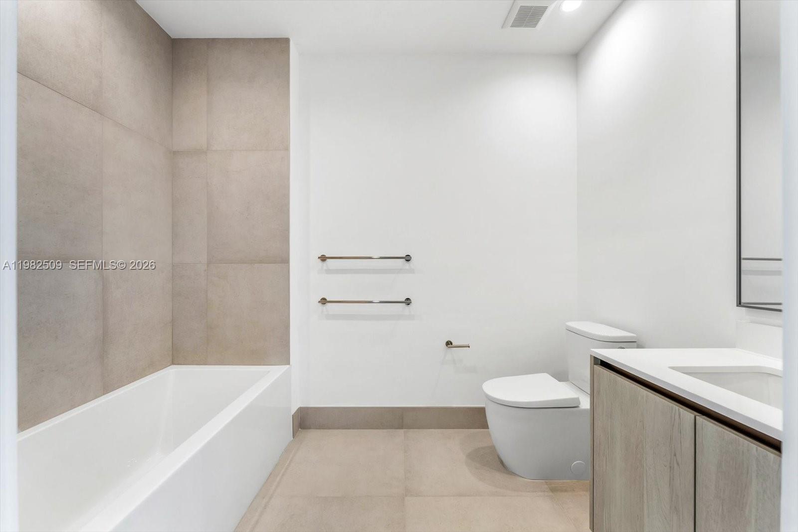 9201 E Bay Harbor Dr # 702