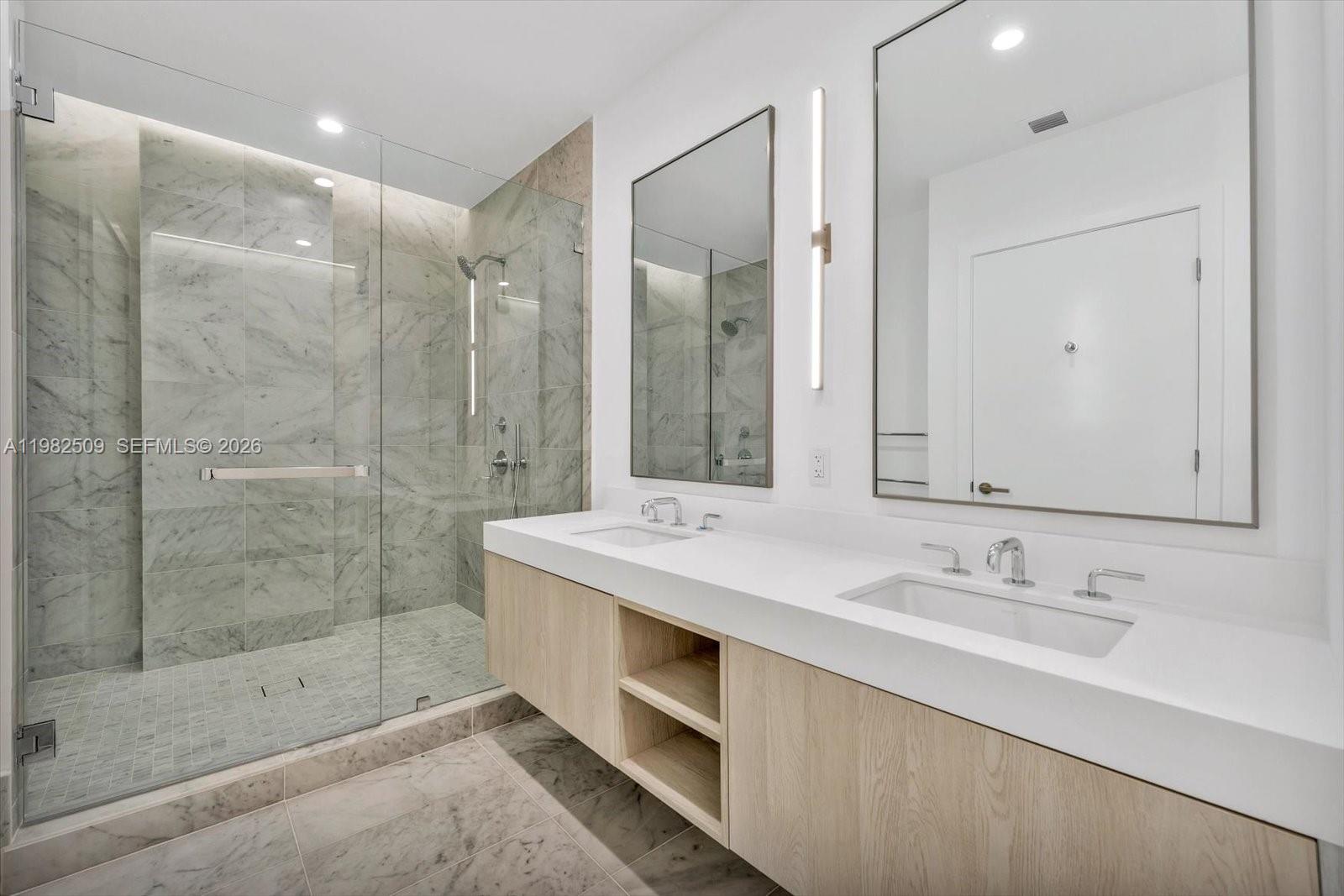 9201 E Bay Harbor Dr # 702