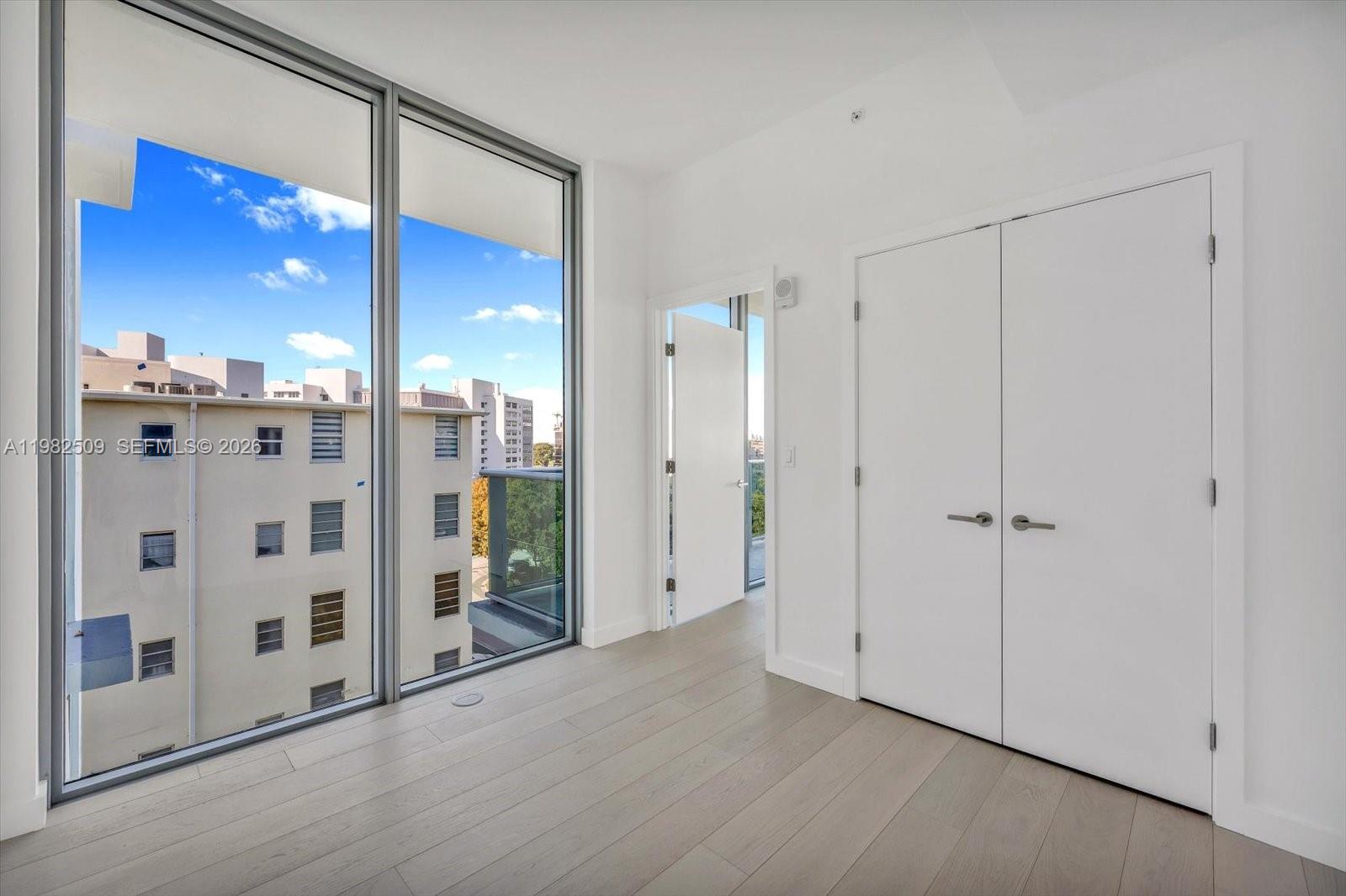 9201 E Bay Harbor Dr # 702