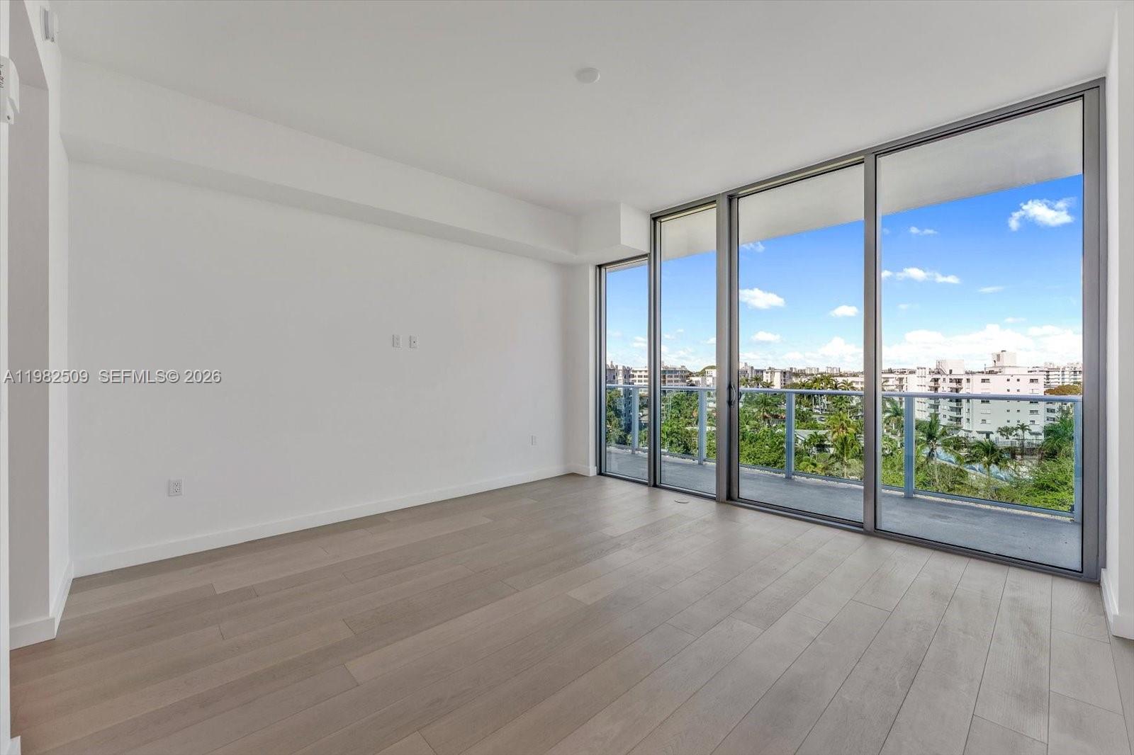 9201 E Bay Harbor Dr # 702