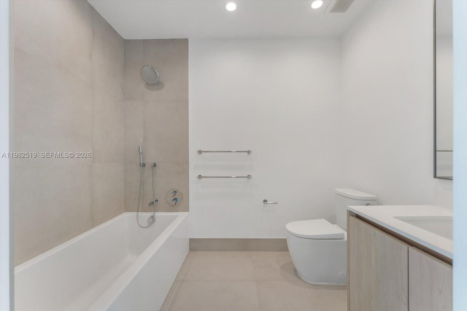 9201 E Bay Harbor Dr # 804