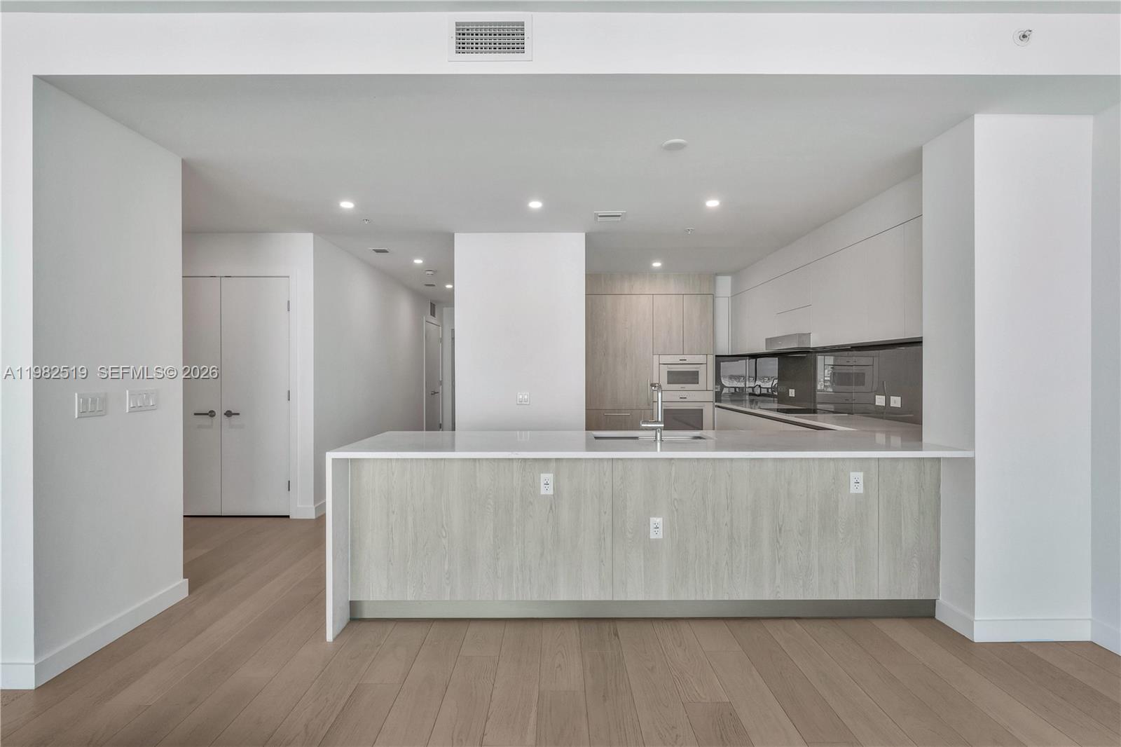 9201 E Bay Harbor Dr # 804