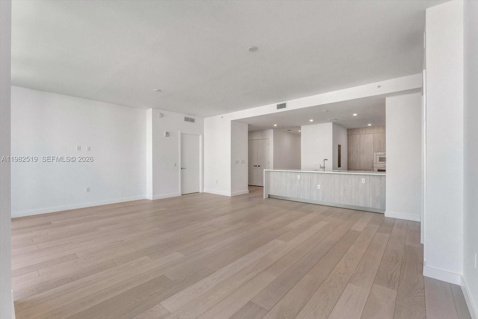 9201 E Bay Harbor Dr # 804