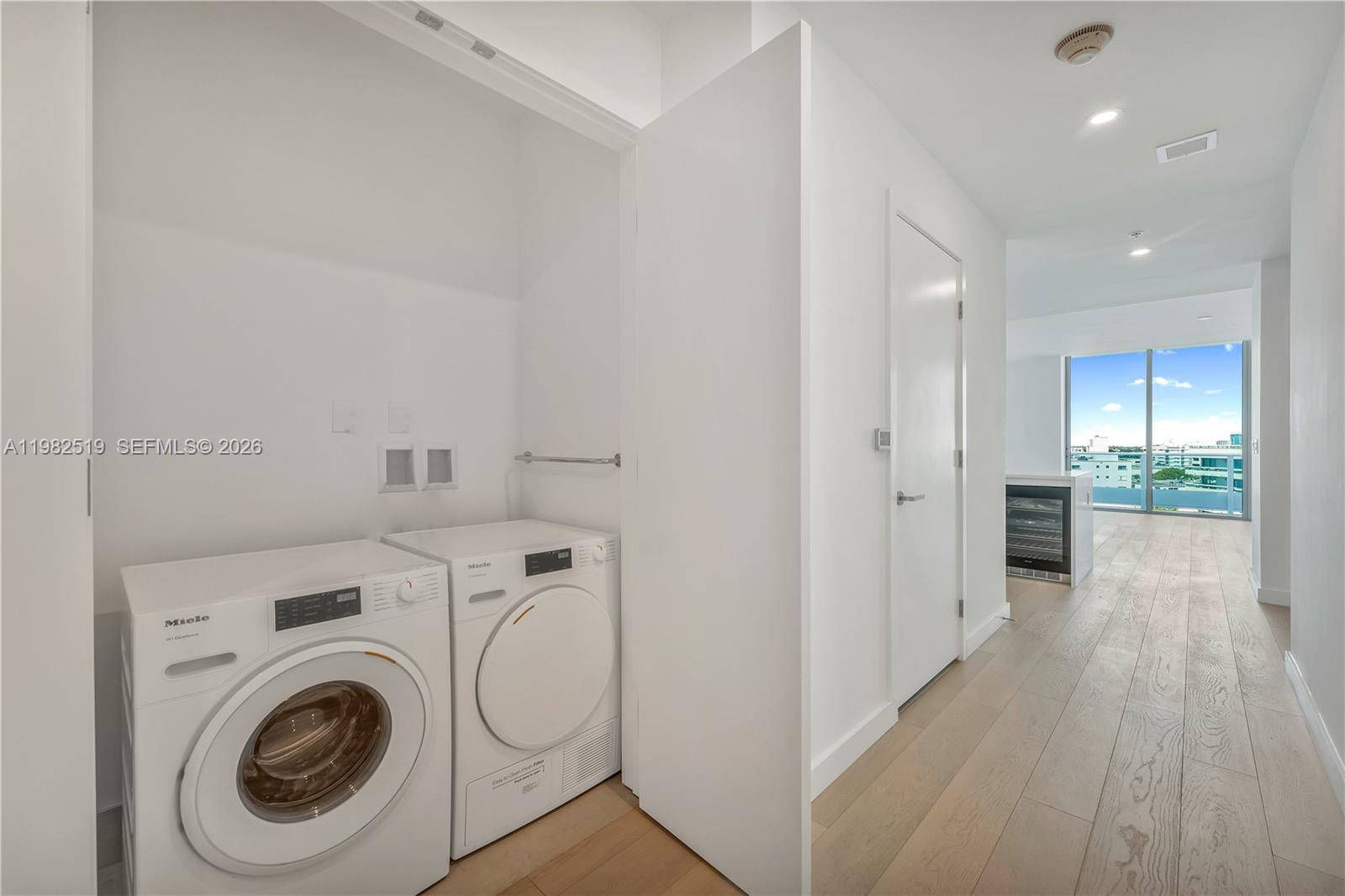 9201 E Bay Harbor Dr # 804