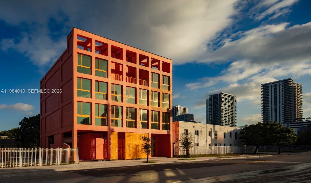 123 NW 14th St # 100
